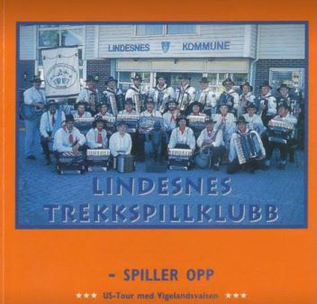 Lindesnes Trekkspillklubb CD 1 spiller opp