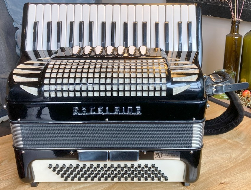 svend hoeholt jensen sindal excelsior piano1